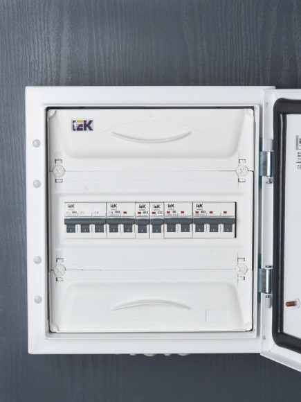 IEK ARMAT Автоматический выключатель M06N 1P C 32А IEK, AR-M06N-1-C032