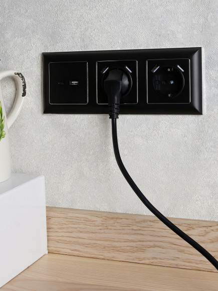 IEK BRITE Рамка 3-местная РУ-3-Бр хром/черный , BR-M32-12-2-K23