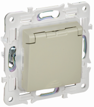 SKANDY Розетка 1-местная с заземлением с защитными шторками и крышкой 16А IP44 SK-R11B бежевый , SK-R16-16-44-K10