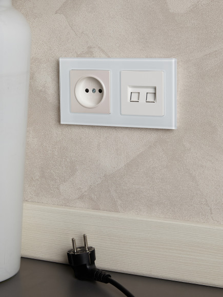 IEK BRITE Рамка 2 -местная РУ-2-2-БрБ стекло белый , BR-M22-G-K01