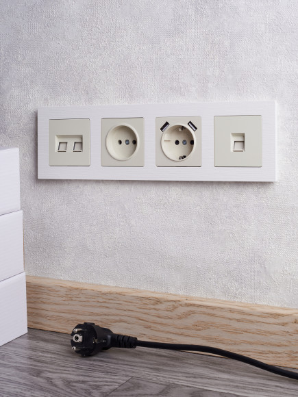 IEK BRITE Рамка 4-местная РУ-4-Бр белый рифленый , BR-M42-51-K01