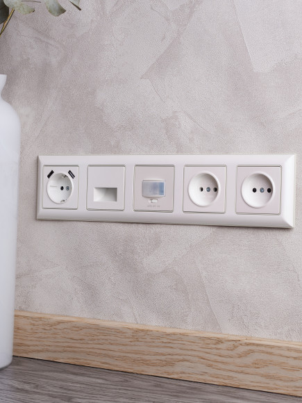 IEK BRITE Рамка 5-местная РУ-5-Бр бежевый/жемчужный , BR-M52-12-1-K10