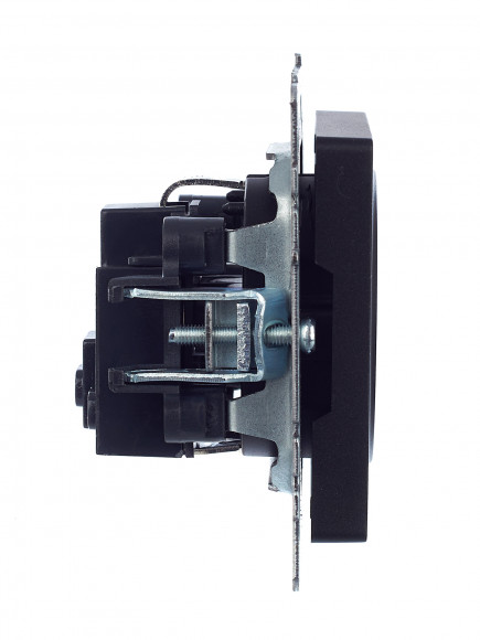 IEK BRITE Розетка 1-местная с заземлением без защитных шторок 16А РС11-1-0-БрЧ черный , BR-R11-16-K02