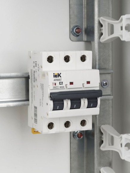 IEK ARMAT Автоматический выключатель M06N 3P C 3А IEK, AR-M06N-3-C003 IEK ARMAT Автоматический выключатель M06N 3P C 3А IEK, AR-M06N-3-C003