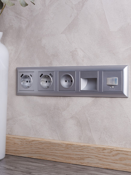 IEK BRITE Рамка 5-местная РУ-5-Бр алюминий/алюминий , BR-M52-12-K47