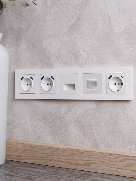 IEK BRITE Рамка 5-местная РУ-5-Бр белый рифленый , BR-M52-51-K01