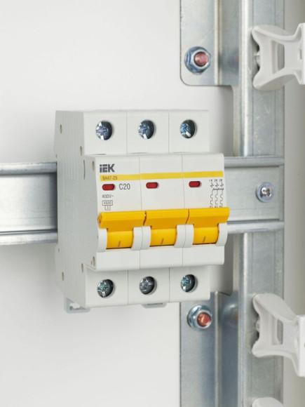 IEK KARAT Автоматический выключатель ВА47-29 3P C 20А 4,5кА IEK, MVA20-3-020-C