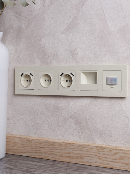 IEK BRITE Рамка 5-местная РУ-5-Бр бежевый рифленый , BR-M52-51-K10