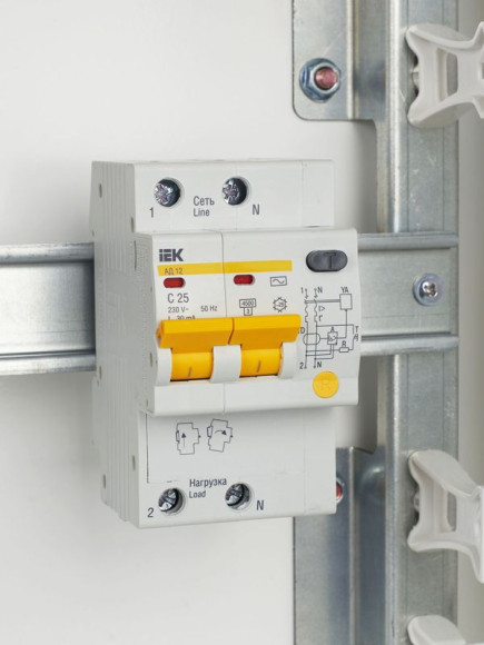 IEK KARAT Дифференциальный автомат АД12 2P 25А 30мА тип AC IEK, MAD10-2-025-C-030