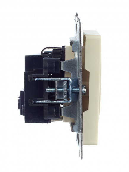 IEK BRITE Розетка 1-местная с заземлением с защитными шторками 16А РС14-1-0-БрКр бежевый , BR-R14-16-K10