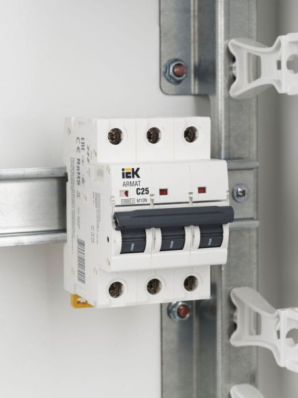 IEK ARMAT Автоматический выключатель M10N 3P C 25А IEK, AR-M10N-3-C025
