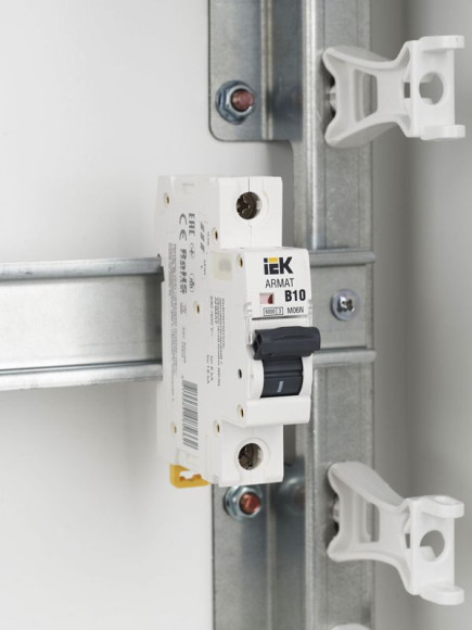 IEK ARMAT Автоматический выключатель M06N 1P B 10А IEK, AR-M06N-1-B010