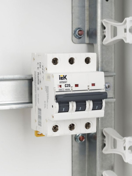 IEK ARMAT Автоматический выключатель M06N 3P C 25А IEK, AR-M06N-3-C025