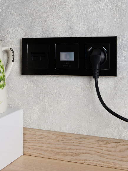 IEK BRITE Рамка 3 -местная РУ-3-1-БрЧ металл черный , BR-M32-M-K02