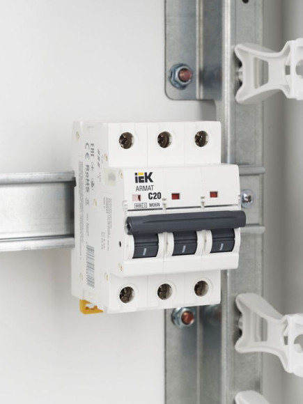 IEK ARMAT Автоматический выключатель M06N 3P C 20А IEK, AR-M06N-3-C020