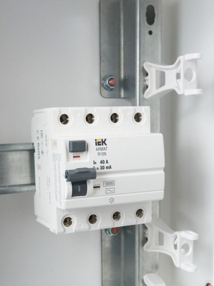 IEK ARMAT Выключатель дифференциального тока R10N 4P 40А 30мА тип AC IEK, AR-R10N-4-040C030