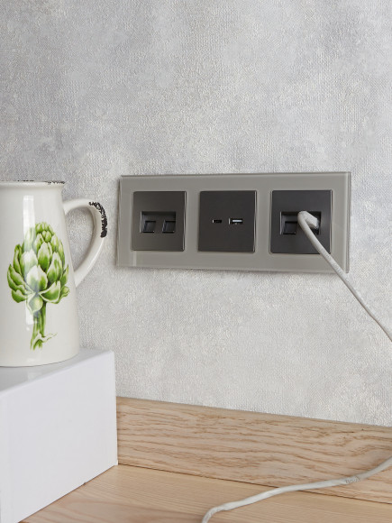 IEK BRITE Рамка 3 -местная РУ-3-2-БрД стекло дымчатый , BR-M32-G-K30