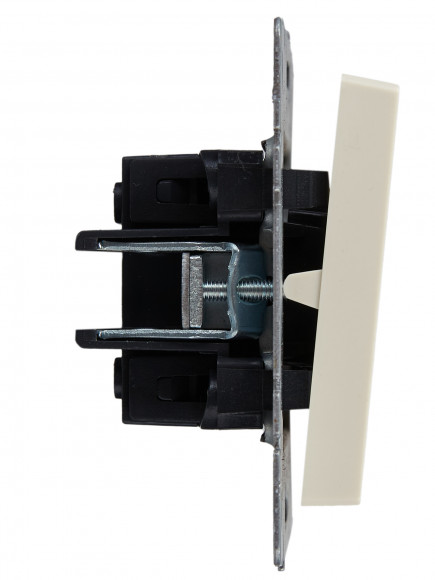 IEK BRITE Выключатель 3-клавишный 10А ВС10-3-0-БрКр бежевый , BR-V30-0-10-K10