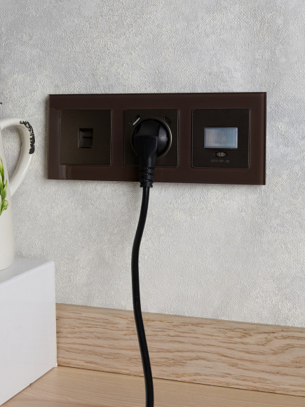 IEK BRITE Рамка 3 -местная РУ-3-2-БрТБ стекло темная бронза , BR-M32-G-K45