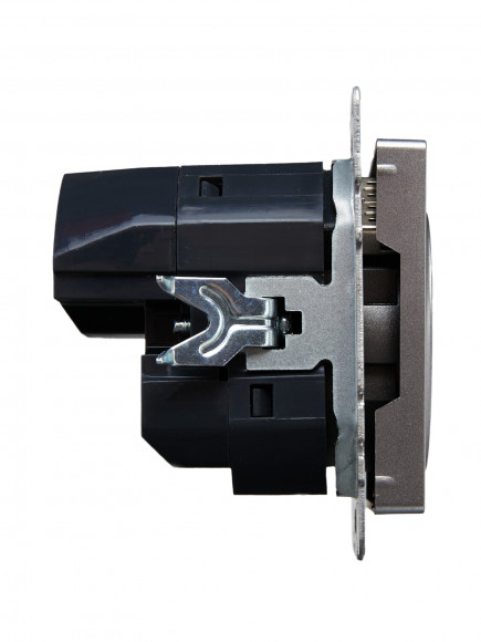 IEK BRITE Розетка 1-местная с заземлением с защитными шторками 16А с USB A+A 5В 2,1А РЮш10-1-БрС сталь , BR-R14-16-U21-D21-K46