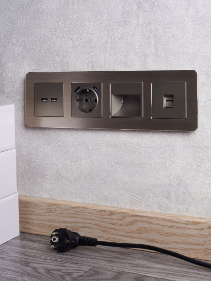 IEK BRITE Рамка 4-местная РУ-4-1-Бр металл шампань RE AL IEK, BR-M42-M-21-K37 IEK BRITE Рамка 4-местная РУ-4-1-Бр металл шампань RE AL IEK, BR-M42-M-21-K37