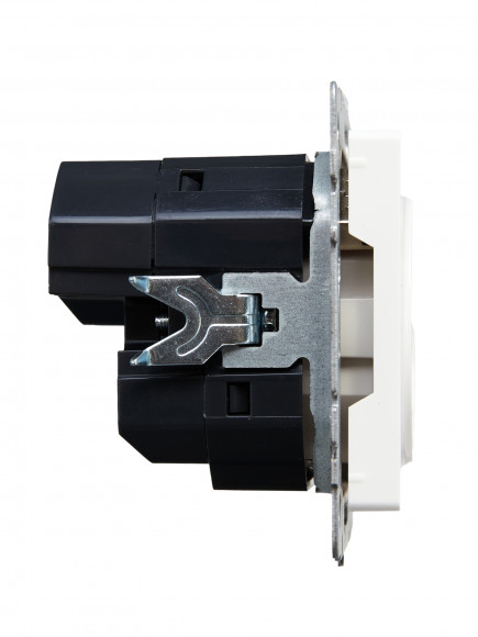 IEK BRITE Розетка 1-местная с заземлением с защитными шторками 16А с USB A+A 5В 3,1А РЮш10-2-БрБ белый , BR-R14-16-U21-D31-K01