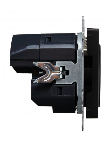 IEK BRITE Розетка 1-местная с заземлением с защитными шторками 16А с USB A+A 5В 3,1А РЮш10-2-БрЧ черный , BR-R14-16-U21-D31-K02