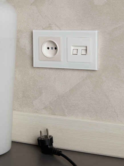 IEK BRITE Рамка 2-местная РУ-2-2-Бр стекло белый матовый , BR-M22-G-31-K01