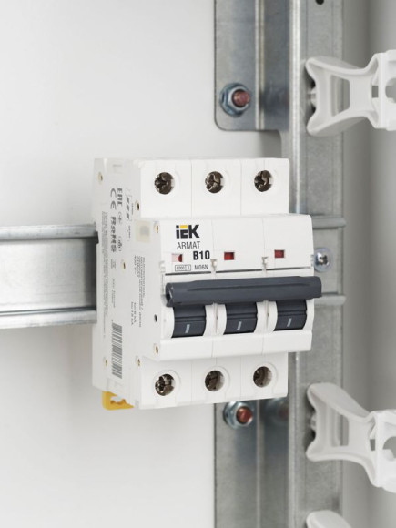 IEK ARMAT Автоматический выключатель M06N 3P B 10А IEK, AR-M06N-3-B010