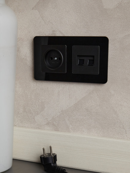 IEK BRITE Рамка 2-местная РУ-2-2-Бр стекло черный RE , BR-M22-G-41-K02