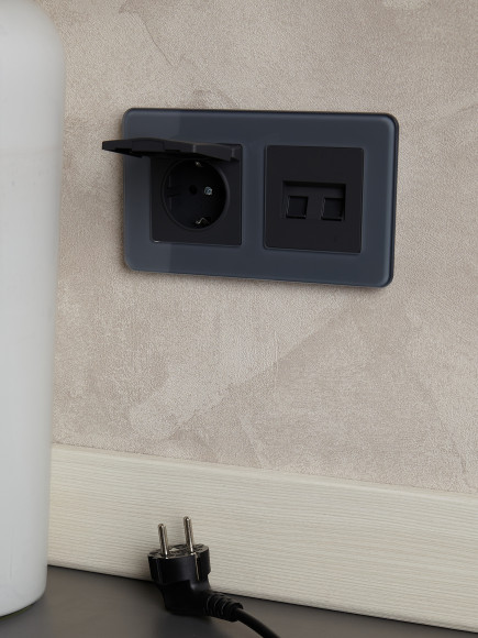 IEK BRITE Рамка 2-местная РУ-2-2-Бр стекло графит RE , BR-M22-G-41-K53