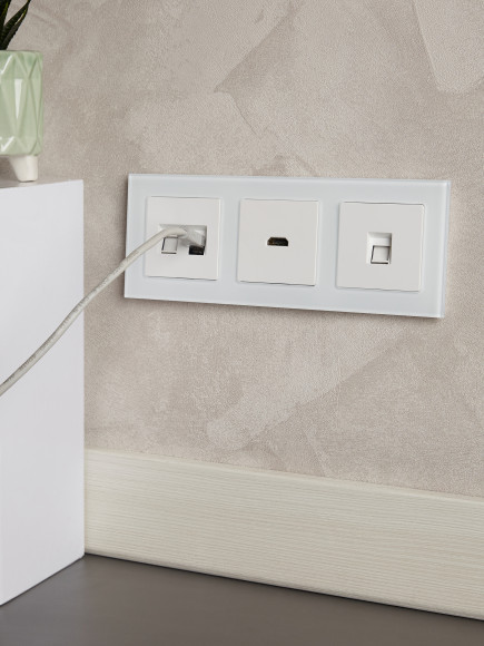 IEK BRITE Рамка 3-местная РУ-3-2-Бр стекло белый матовый , BR-M32-G-31-K01