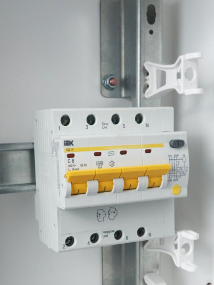 IEK KARAT Дифференциальный автомат АД14 4P 6А 10мА тип AC IEK, MAD10-4-006-C-010