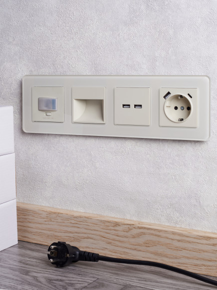 IEK BRITE Подсветка светодиодная встраиваемая ПЛ20-БрКр бежевый IEK, BR-FL20-K10 IEK BRITE Подсветка светодиодная встраиваемая ПЛ20-БрКр бежевый IEK, BR-FL20-K10