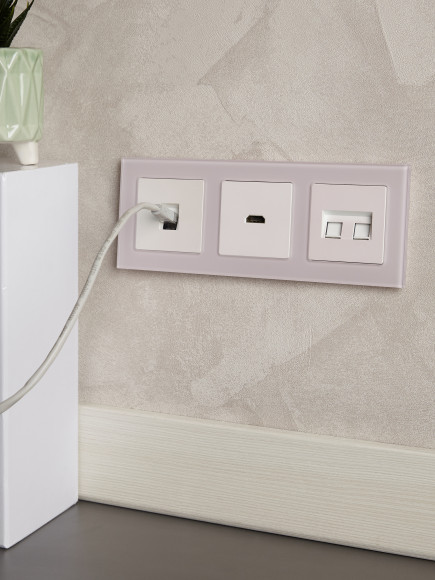 IEK BRITE Рамка 3-местная РУ-3-2-Бр стекло розовый матовый , BR-M32-G-31-K14