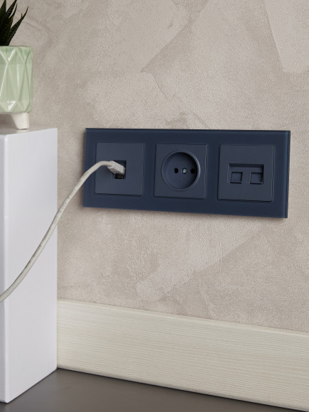 IEK BRITE Рамка 3-местная РУ-3-2-Бр стекло маренго матовый , BR-M32-G-31-K35