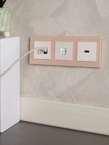 IEK BRITE Рамка 3-местная РУ-3-2-БрП стекло персиковый матовый , BR-M32-G-31-K96