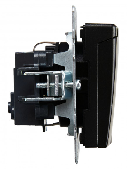 IEK BRITE Розетка 1-местная с заземлением с защитными шторками и крышкой 16А IP20 РСбш10-3-БрЧ черный , BR-R16-16-K02