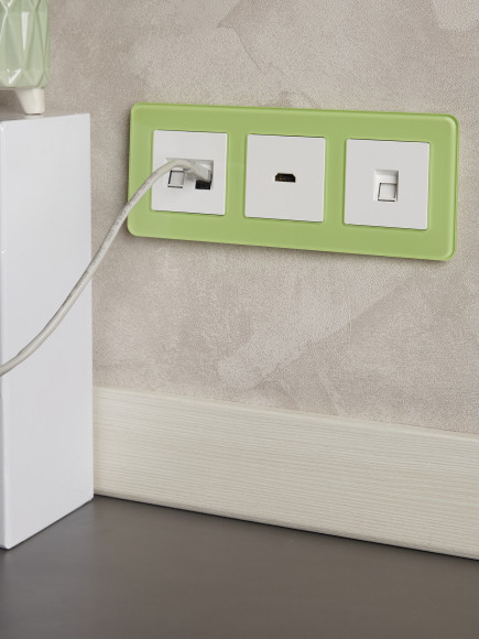 IEK BRITE Рамка 3-местная РУ-3-2-Бр стекло эко грин RE , BR-M32-G-41-K06