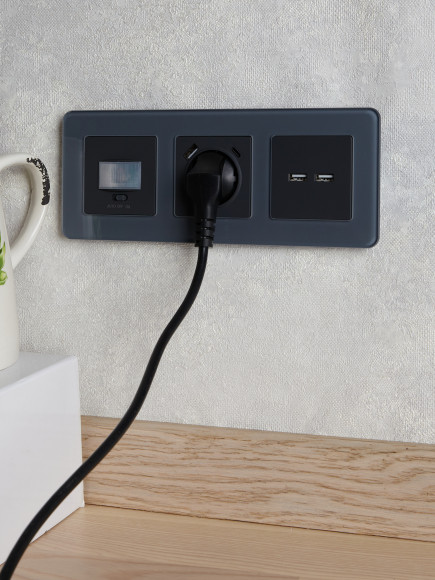 IEK BRITE Рамка 3-местная РУ-3-2-Бр стекло графит RE , BR-M32-G-41-K53