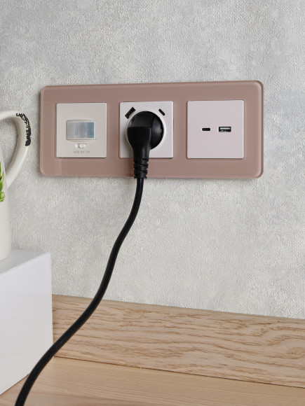 IEK BRITE Рамка 3-местная РУ-3-2-Бр стекло дымчатый RE , BR-M32-G-41-K97