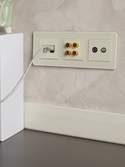 IEK BRITE Рамка 3-местная РУ-3-2-Бр стекло песчаный RE , BR-M32-G-41-K98