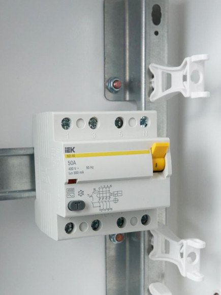 IEK Выключатель дифференциальный (УЗО) ВД1-63 4Р 50А 300мА IEK, MDV10-4-050-300 IEK Выключатель дифференциальный (УЗО) ВД1-63 4Р 50А 300мА IEK, MDV10-4-050-300