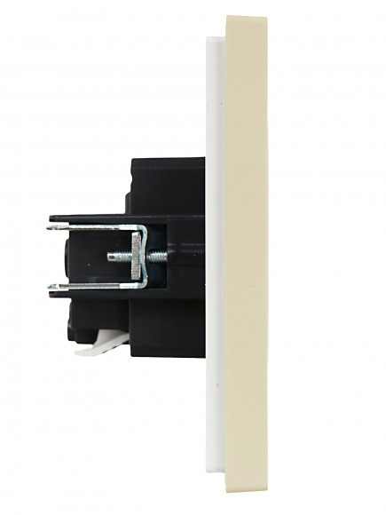 IEK FORTE&PIANO Розетка 1-местная с заземлением с защитными шторками безвинтовое крепление 16А FP413 ваниль , FP-R14-16-1-K10