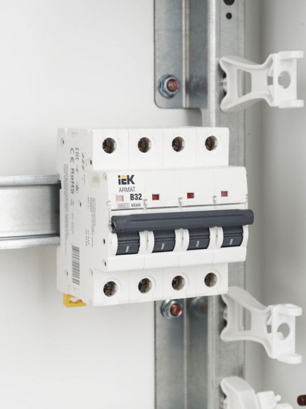 IEK ARMAT Автоматический выключатель M06N 4P B 32А IEK, AR-M06N-4-B032