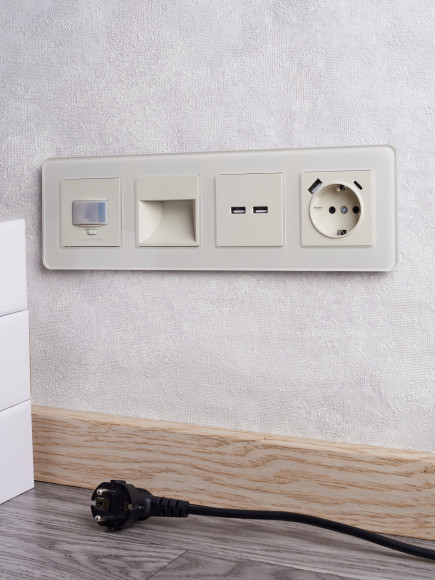 IEK BRITE Рамка 4-местная РУ-4-2-Бр стекло песчаный RE , BR-M42-G-41-K98