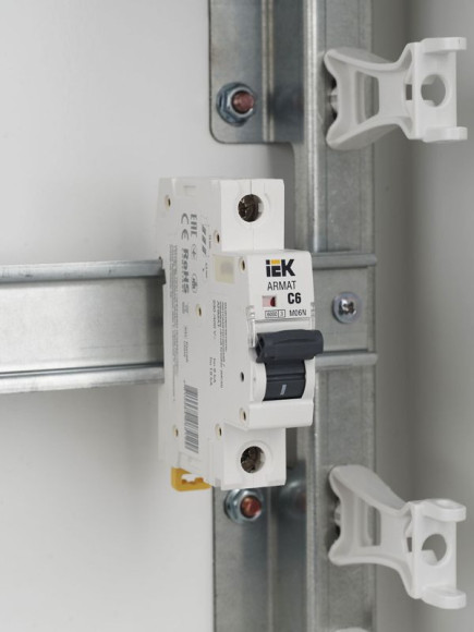 IEK ARMAT Автоматический выключатель M06N 1P C 6А IEK, AR-M06N-1-C006