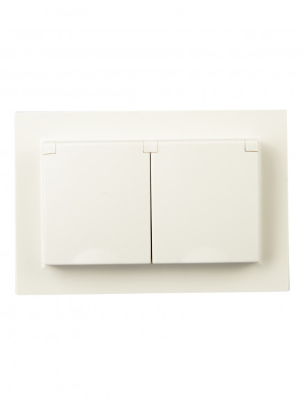 IEK BRITE Розетка 2-местная с заземлением с защитными шторками и крышкой 16А в сборе IP44 РСбш12-3-44-БрКр бежевый , BR-R26-16-44-K10-F