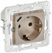 SKANDY Розетка с заземлением с защитными шторками 16А с USB C 18Вт SK-R17Sh шампань , SK-R14-16-U14-018-K37