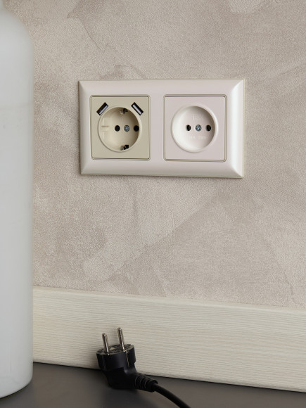 IEK BRITE Рамка 2-местная РУ-2-Бр бежевый/жемчужный , BR-M22-12-1-K10